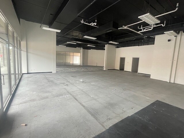 More Photos Of 19 E Irving Park Rd, Roselle Storefront For Lease