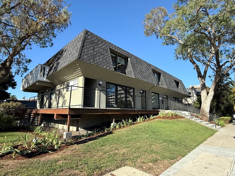 More Photos Of 558 Brewster Ave, Redwood City Loft Creative Space For Lease