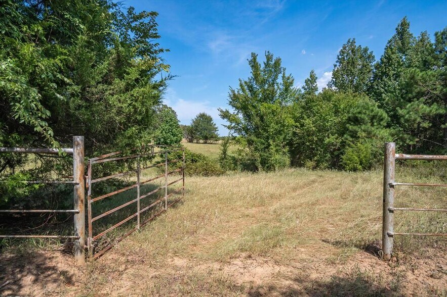 More Photos Of TBD Interstate 20 Is, Lindale Land For Sale