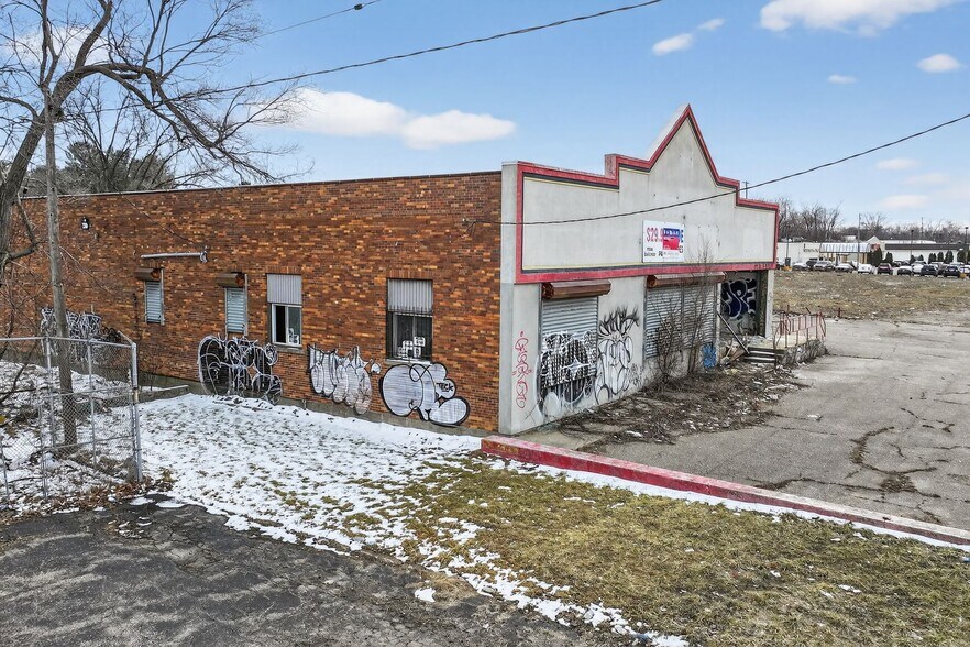 More Photos Of 2913 S Dort Hwy, Flint Freestanding For Sale