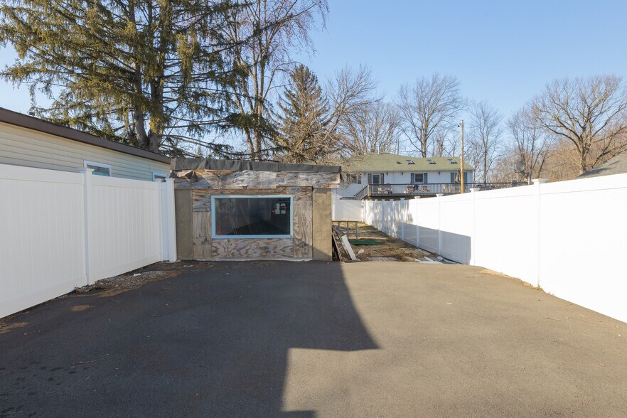 More Photos Of 82-84 W Railroad Ave, Garnerville Storefront Retail Residential For Sale