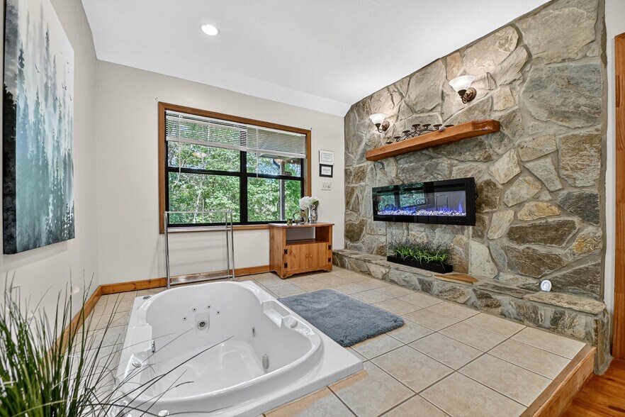 More Photos Of 77 Alpine Way, Blairsville Hotel For Sale