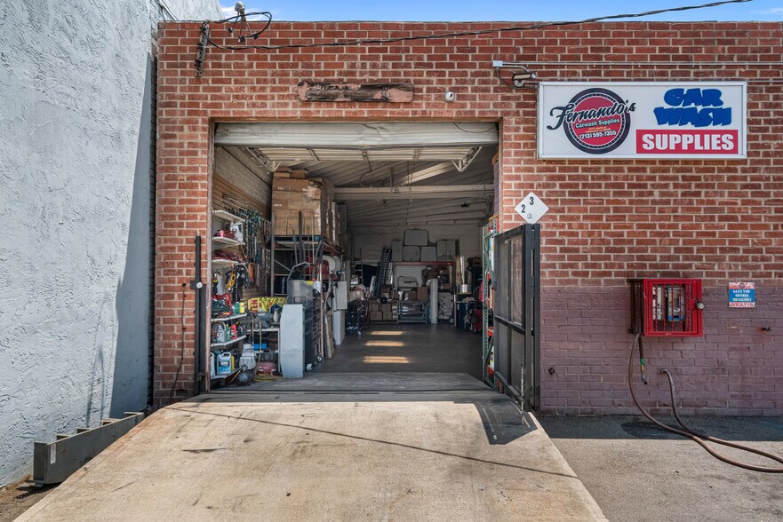 More Photos Of 5711 Sheila St, Commerce Warehouse For Sale