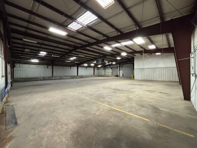 More Photos Of 1189 Joe Frank Harris Pky, Cartersville Showroom For Lease