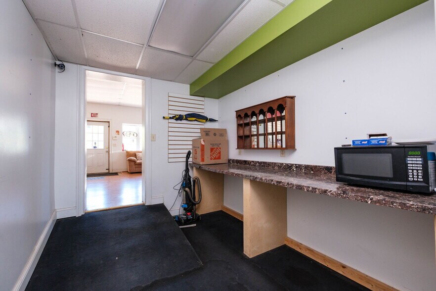 More Photos Of 1090 Virginia Ave, Harrisonburg Flex For Sale