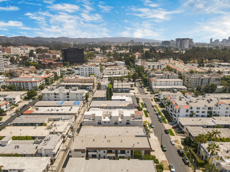 More Photos Of 11733 Mayfield Ave, Los Angeles Apartments For Sale