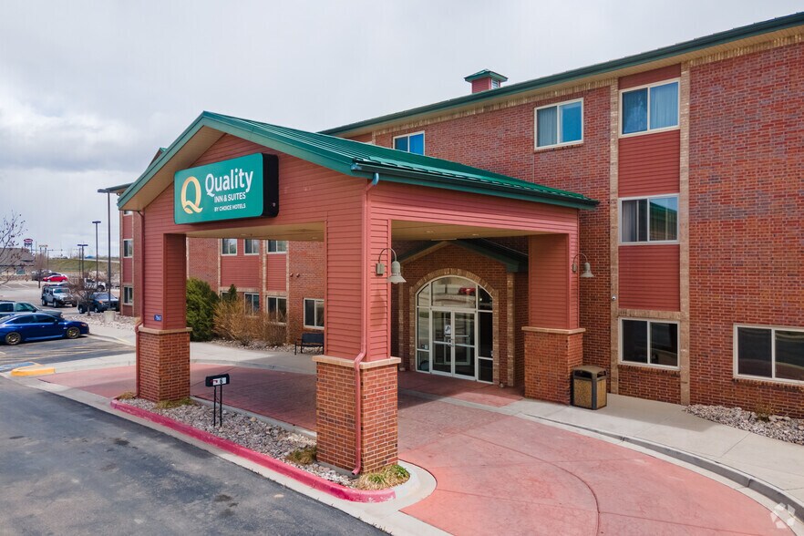 More Photos Of 7860 6th St, Wellington Hotel For Sale