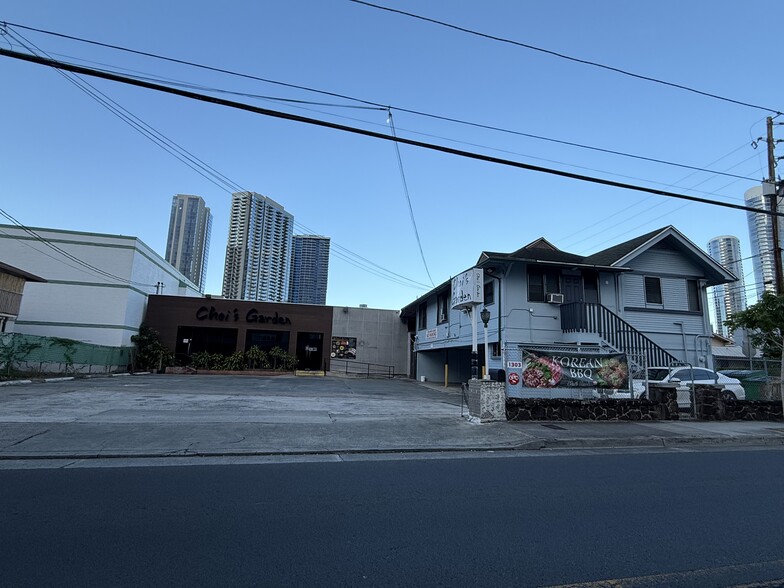 More Photos Of 1303 Rycroft St, Honolulu Restaurant For Lease