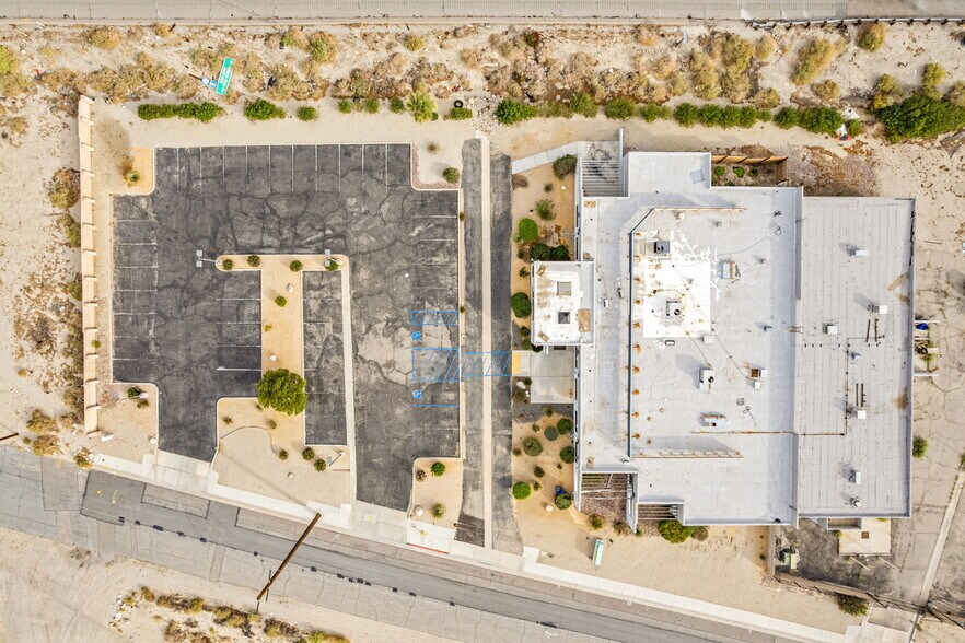 More Photos Of 690 W Garnet Ave, Palm Springs Light Distribution For Lease