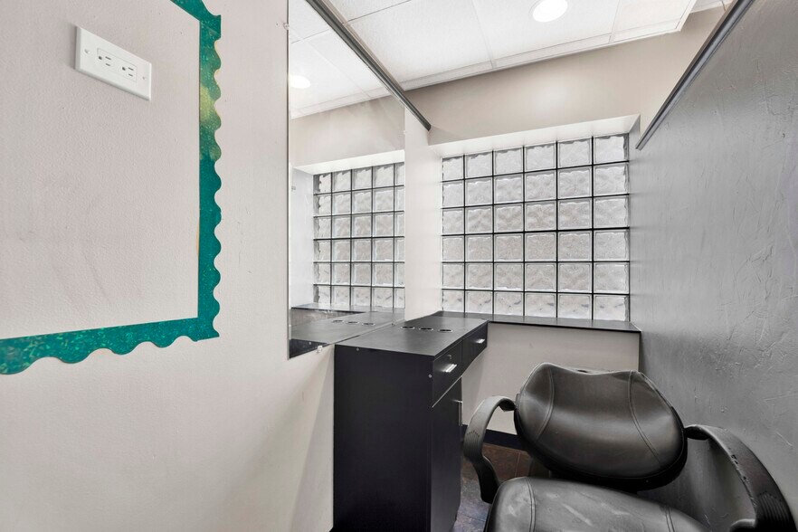 More Photos Of 5037 N Harlem Ave, Chicago General Retail For Lease