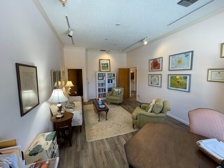 More Photos Of 900 SE Ocean Blvd, Stuart Medical For Lease