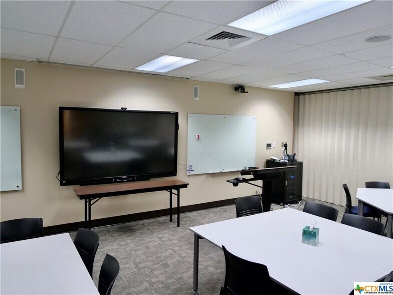 More Photos Of 1905 Leary Ln, Victoria Office For Sale