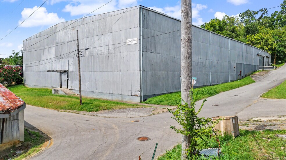 More Photos Of 237 Loretta St, Greeneville Industrial For Sale