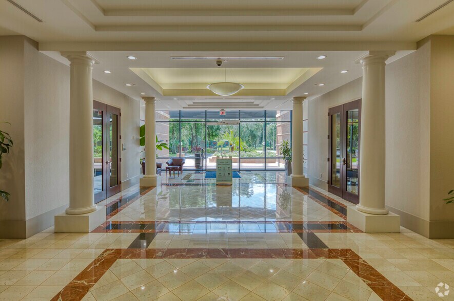 More Photos Of 10210 Highland Manor Dr, Tampa Office For Lease