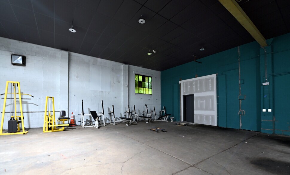 More Photos Of 1801 E Oliver St, Baltimore Unknown For Lease