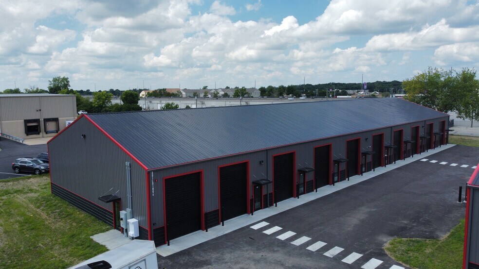More Photos Of 8414 Zionsville Rd, Indianapolis Light Distribution For Lease