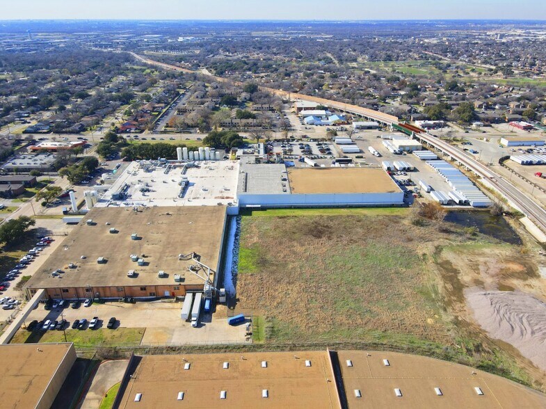 More Photos Of 1925 Country Club Dr, Carrollton Warehouse For Sale