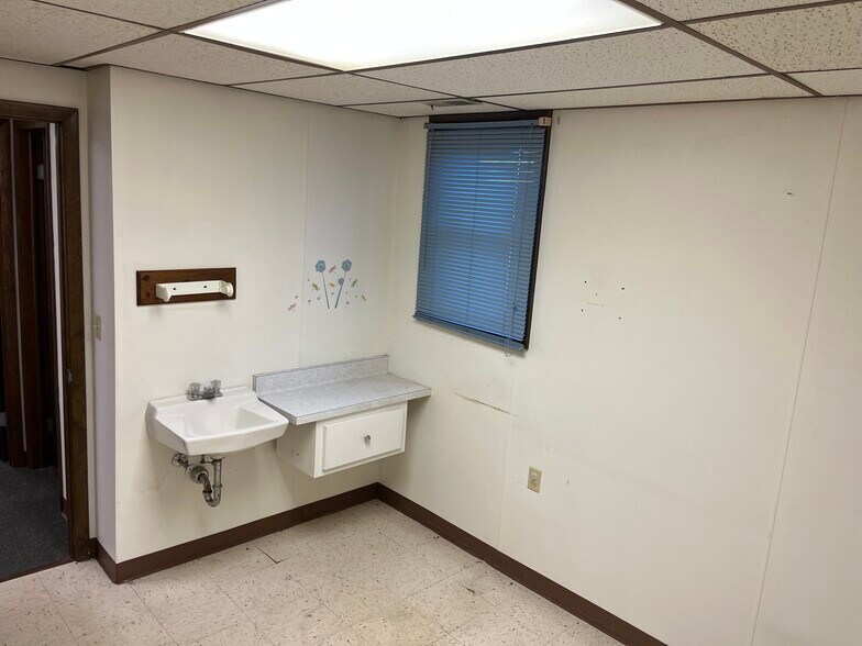 More Photos Of 928 French Rd, Buffalo Office For Sale