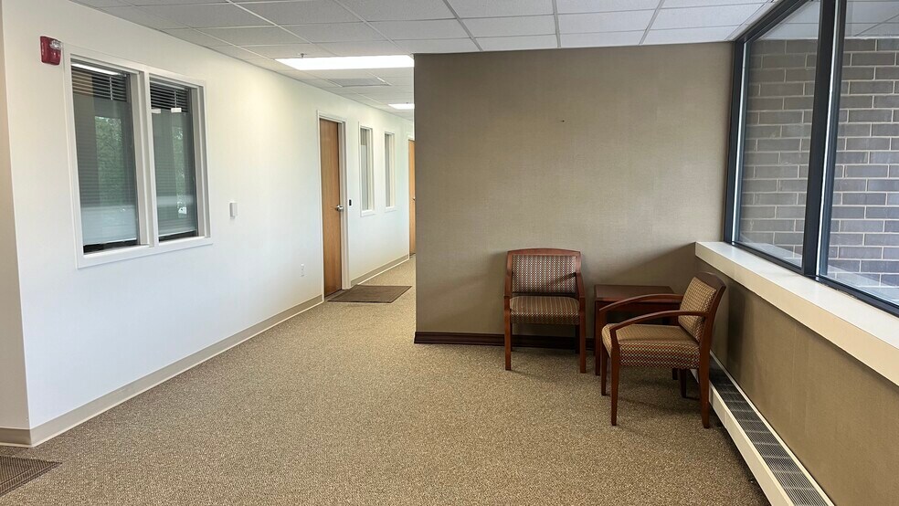 More Photos Of 10401 W Lincoln Ave, Milwaukee Office For Sale