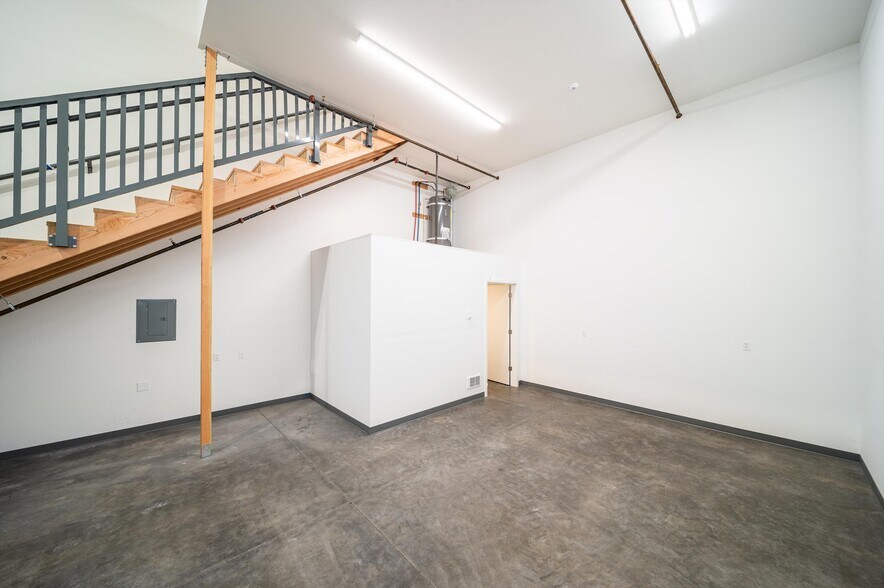 More Photos Of 1708 Carolina St, Bellingham Warehouse For Lease