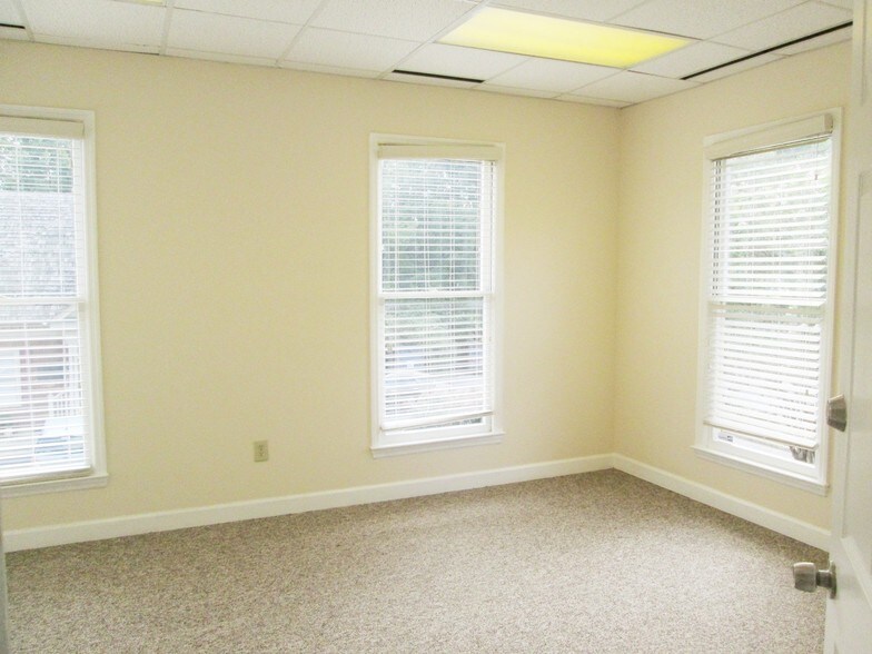 More Photos Of 3867 Holcomb Bridge Rd, Peachtree Corners Office For Lease