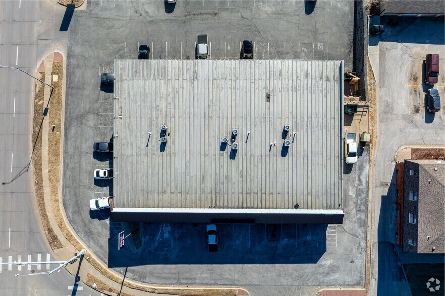 More Photos Of 10801 Blondo St, Omaha General Retail For Lease