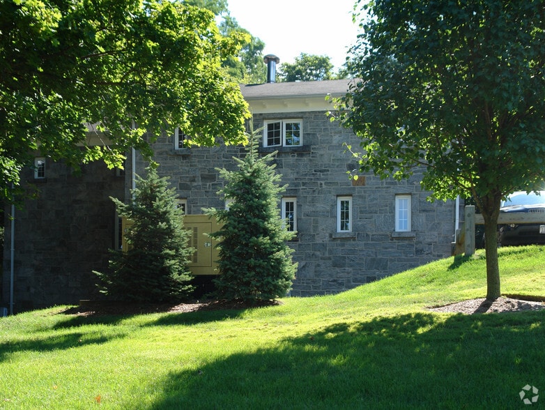 More Photos Of 94 N Broadway, Irvington Office For Lease