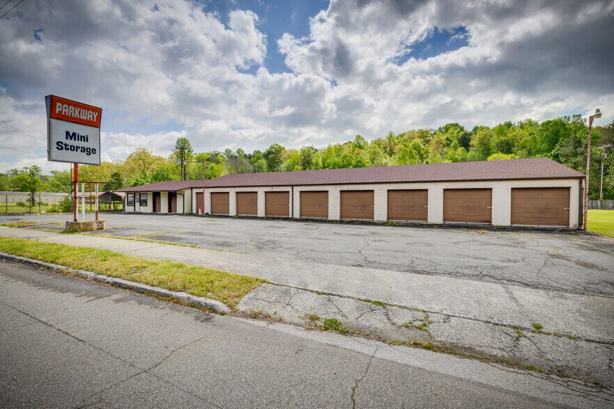 Primary Photo Of 570 S Gateway Ave, Rockwood Industrial For Sale