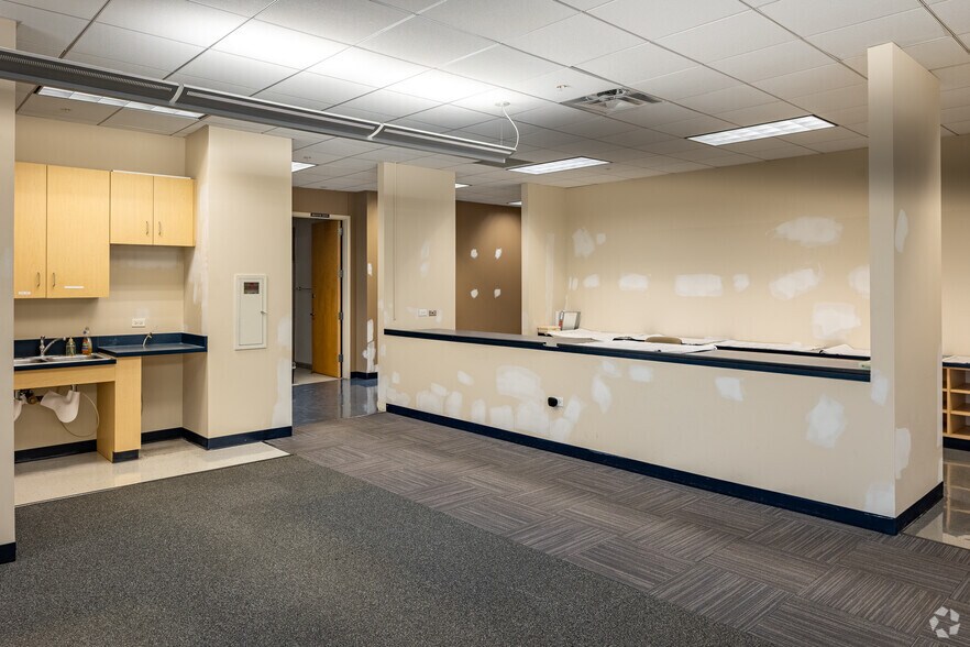 More Photos Of 2601 Patriot Blvd, Glenview Office For Lease