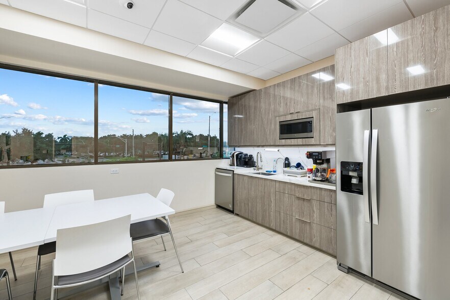 More Photos Of 3303 W Commercial Blvd, Fort Lauderdale Office For Sale