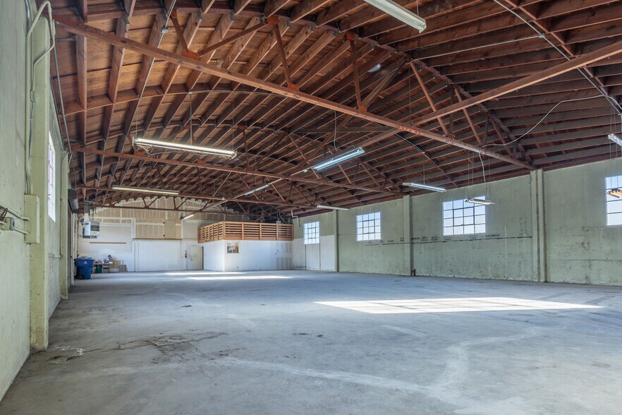 More Photos Of 320 Victory Ave, South San Francisco Warehouse For Lease