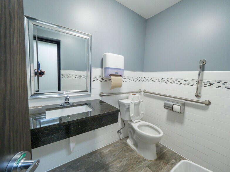 More Photos Of 4820 Minnetonka Blvd, Saint Louis Park Medical For Lease