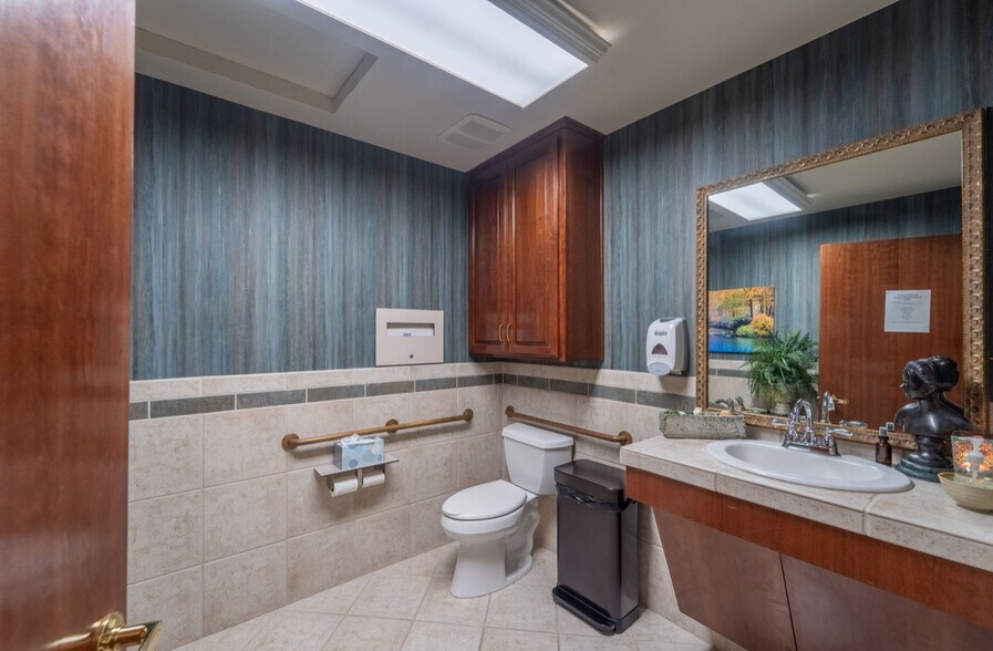 More Photos Of 1444 W Main St, Ripon Medical For Lease