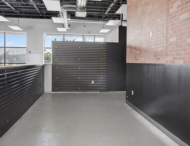 More Photos Of 7125 Hoffner Ave, Orlando General Retail For Lease