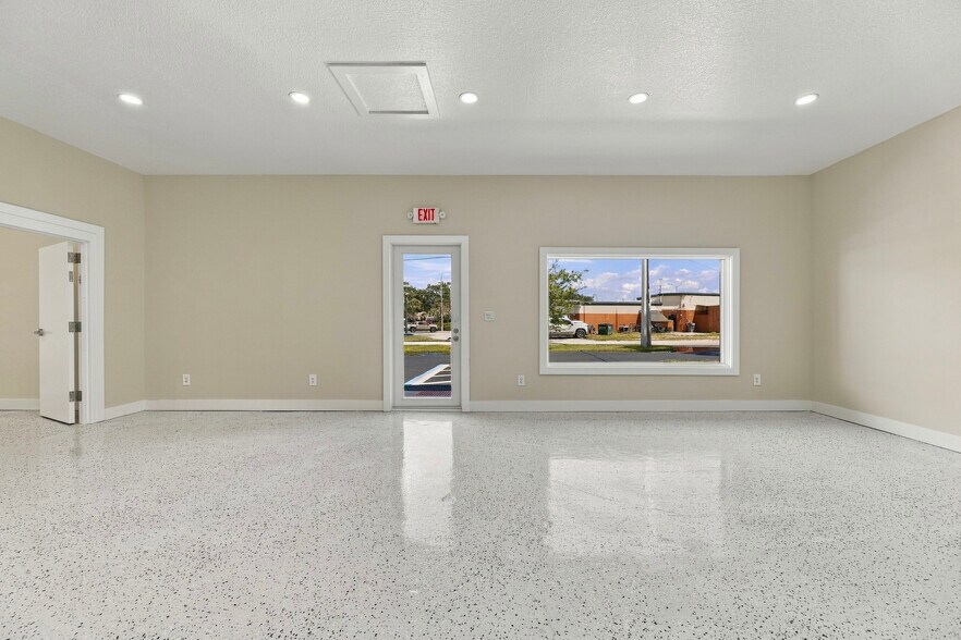 More Photos Of 1228 S Hopkins Ave, Titusville Office For Sale