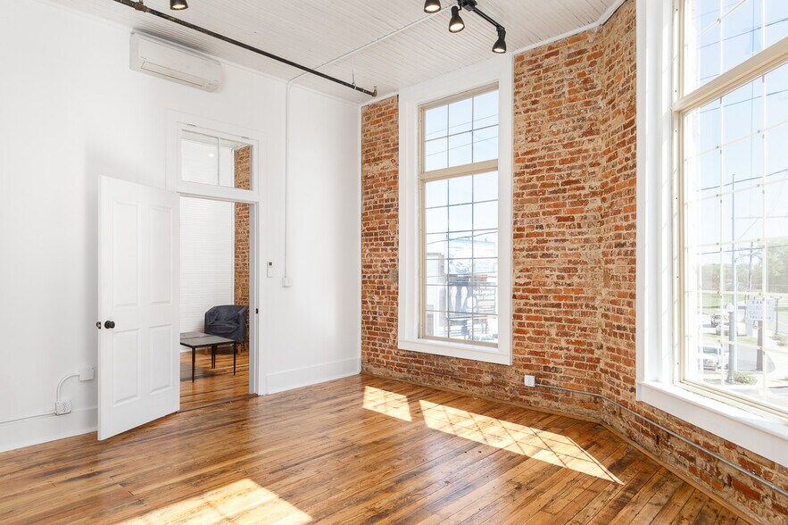 More Photos Of 1403 Huntsville Rd, Florence Coworking Space