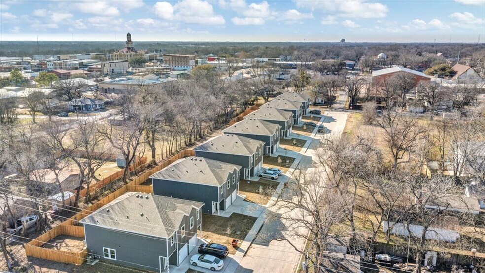 More Photos Of 400-414 E 7th St, Bonham Apartments For Sale