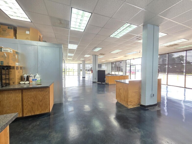More Photos Of 8799 State Highway 35 N, Van Vleck Convenience Store For Sale