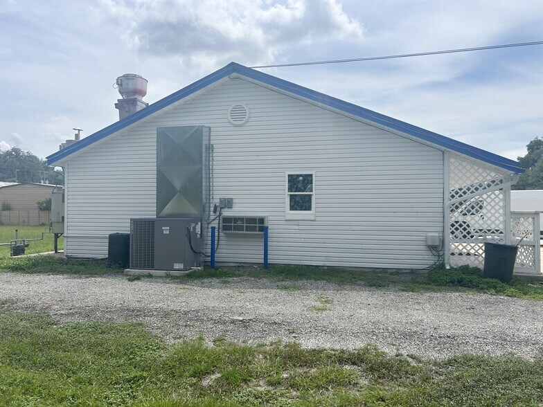 More Photos Of 413 Elm St, Welaka Freestanding For Sale