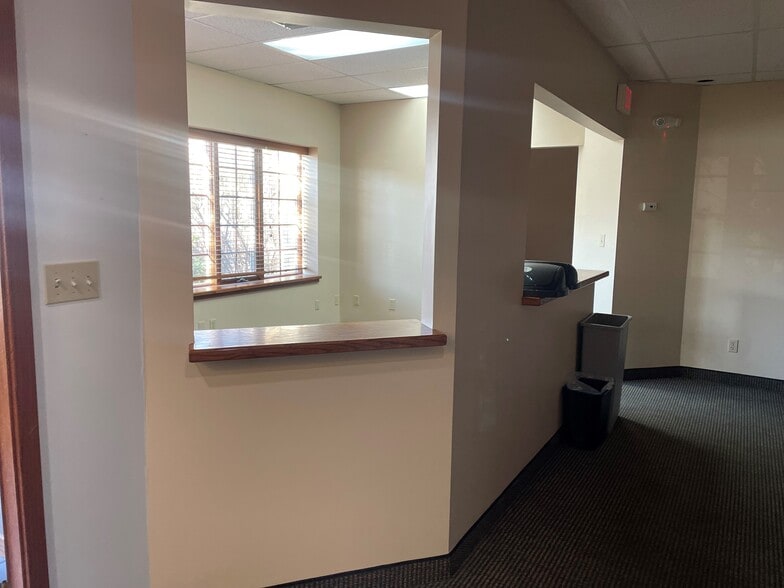 More Photos Of 903 E Ash St, Columbia Office For Sale