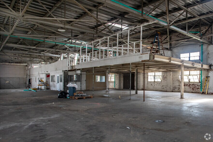 More Photos Of 925 N Ocean St, Jacksonville Manufacturing For Sale