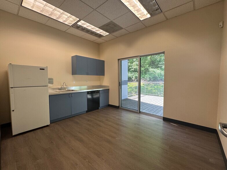 More Photos Of 3077 NW St Helens Rd, Portland Office For Lease