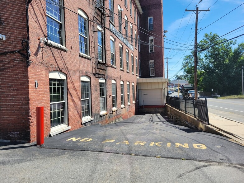 More Photos Of 100 Pleasant St, Dracut Self Storage For Lease