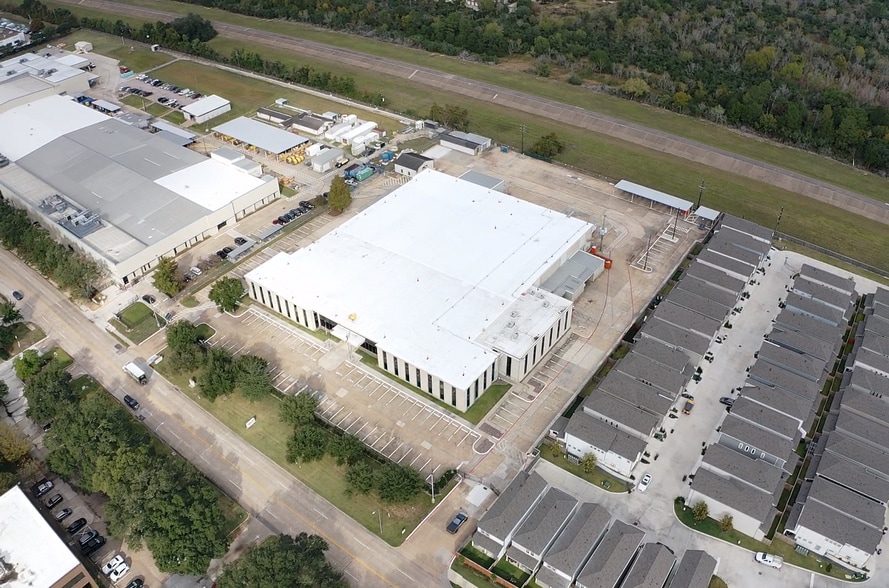 More Photos Of 17200 Park Row, Houston Warehouse For Sale