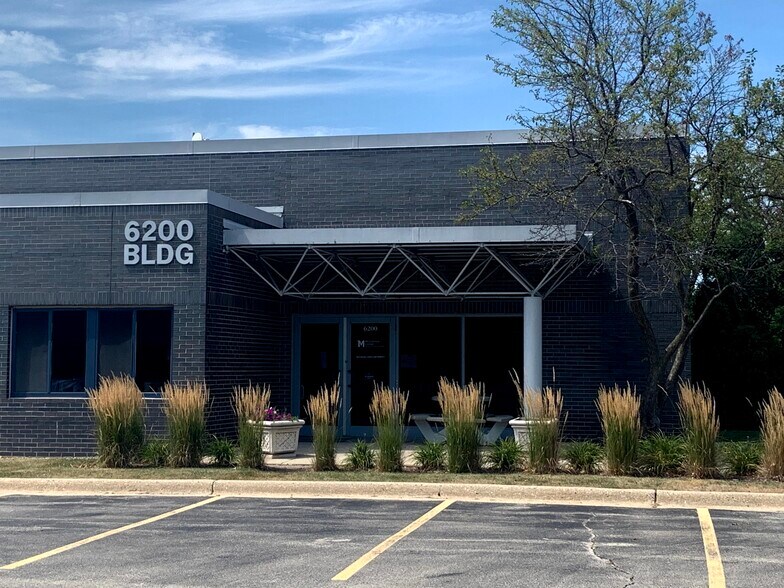 More Photos Of 6200-6250 Capitol Dr, Wheeling Flex For Lease