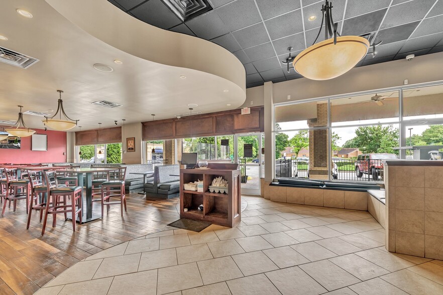 More Photos Of 1036 Volvo Pky, Chesapeake Freestanding For Sale