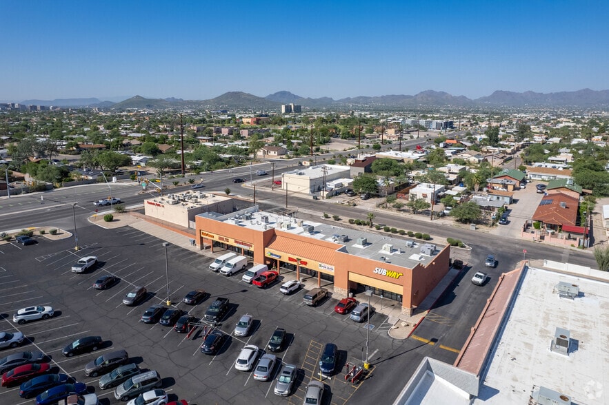 More Photos Of 555 E Grant Rd, Tucson Unknown For Lease