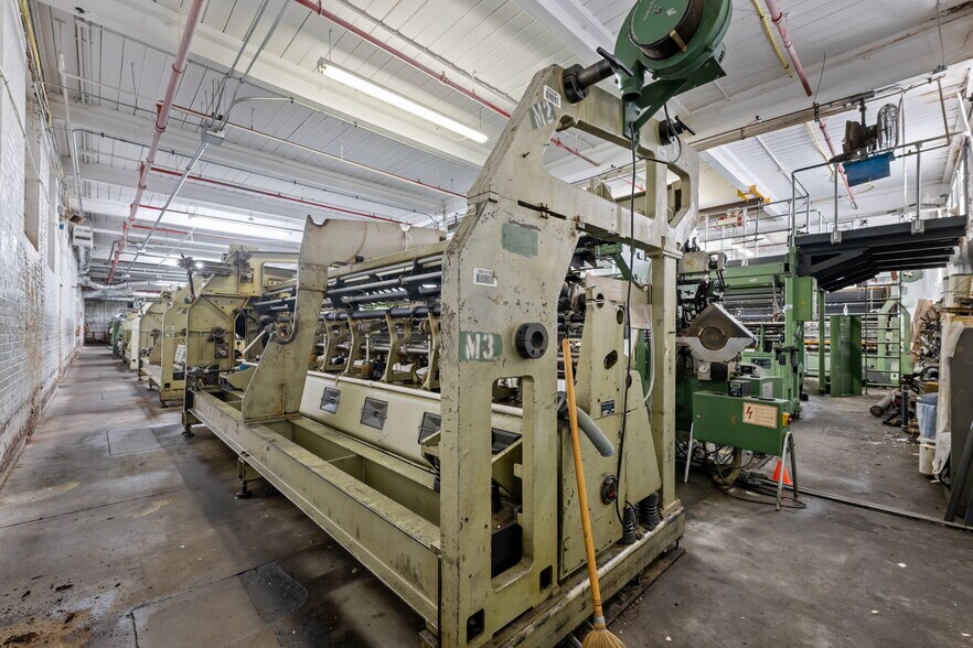More Photos Of 312 W Luther Ave, Liberty Manufacturing For Sale