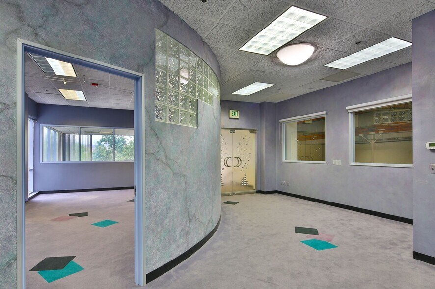 More Photos Of 26235-26245 Technology Dr, Valencia Warehouse For Lease
