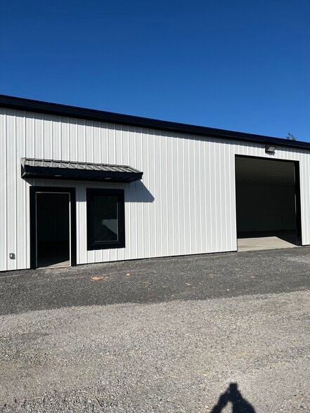 More Photos Of 8,18 Juneau Ln, Morgantown Light Distribution For Lease